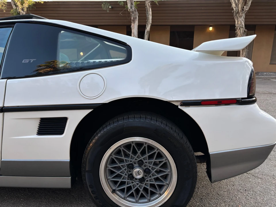 1986 Pontiac Fiero GT - Image 25 of 31