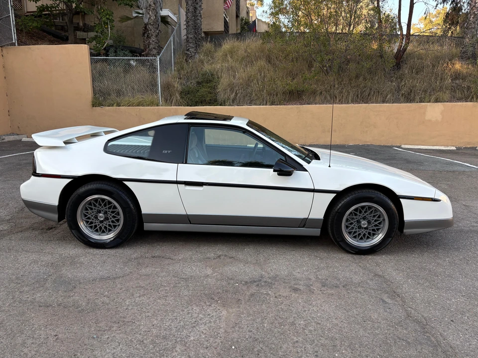 1986 Pontiac Fiero GT - Image 7 of 31