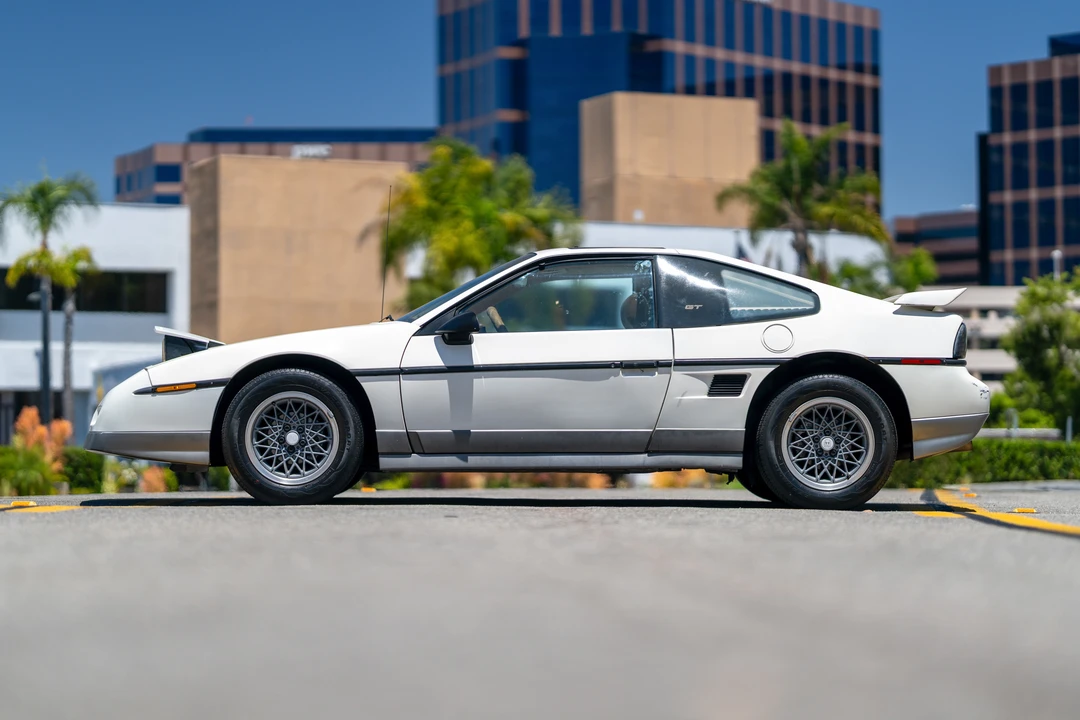 1986 Pontiac Fiero GT - Image 12 of 31