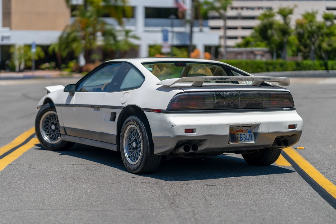 1986 Pontiac Fiero GT - Image 11 of 31