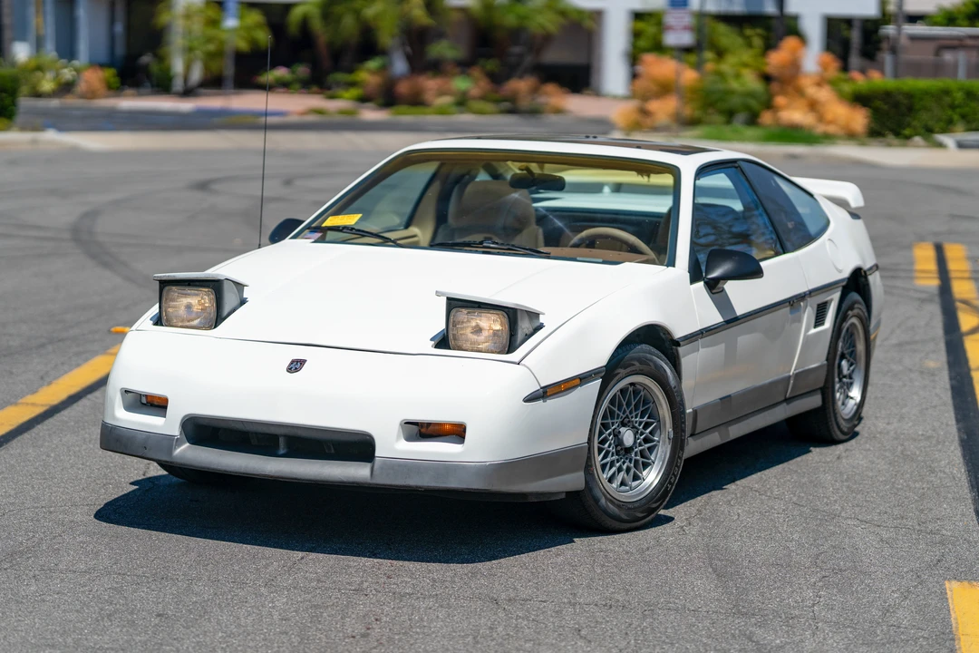 1986 Pontiac Fiero GT - Image 2 of 31
