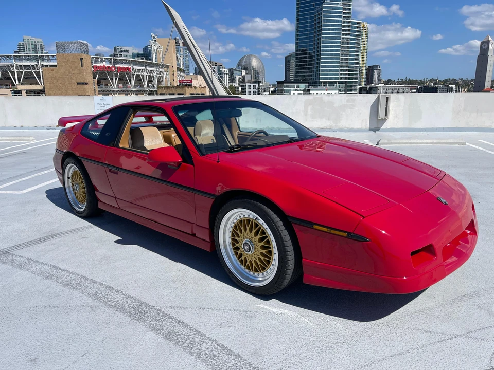 1986 Pontiac Fiero GT - Image 23 of 31