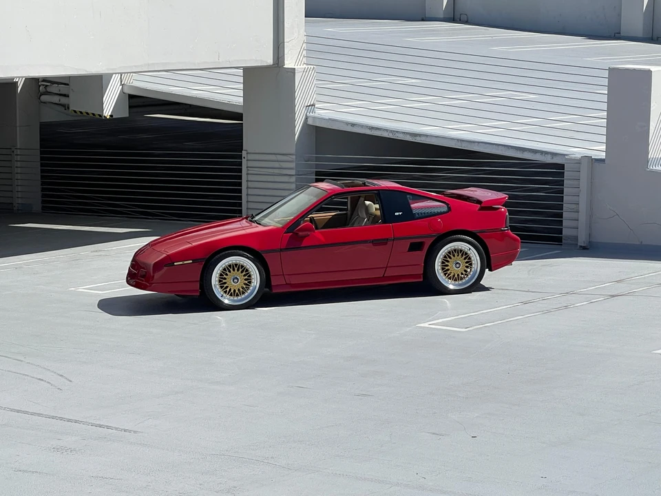 1986 Pontiac Fiero GT - Image 10 of 31