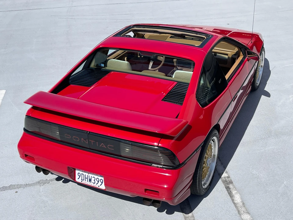1986 Pontiac Fiero GT - Image 19 of 31