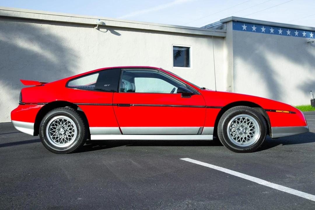 1986 Pontiac Fiero GT - Image 5 of 31