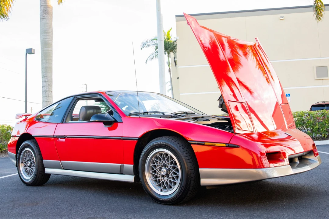 1986 Pontiac Fiero GT - Image 11 of 31