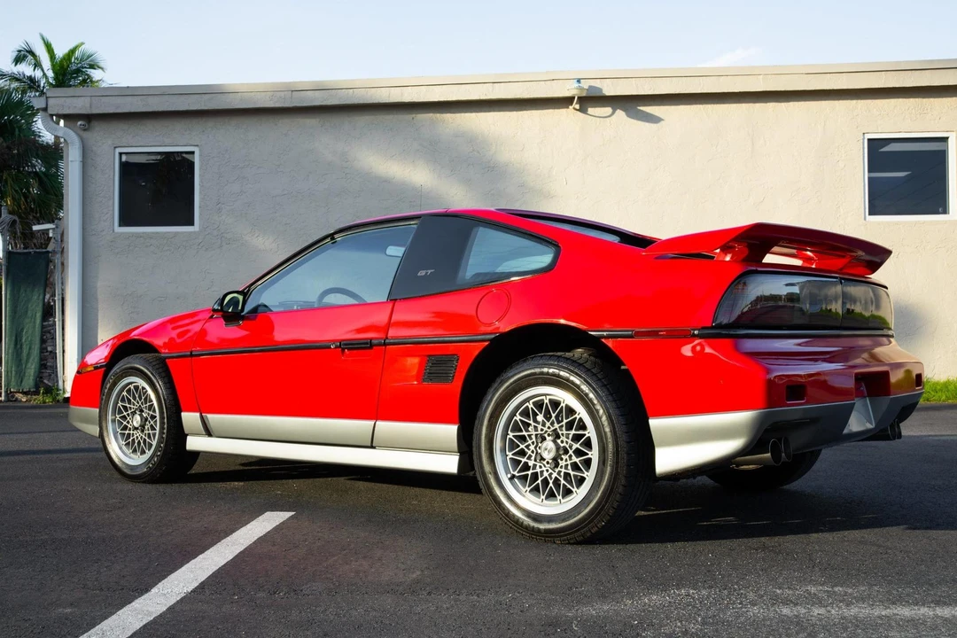 1986 Pontiac Fiero GT - Image 9 of 31