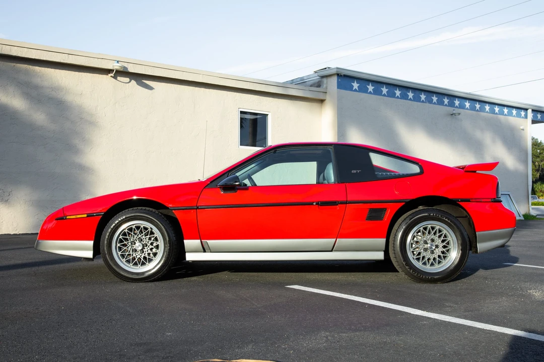 1986 Pontiac Fiero GT - Image 10 of 31