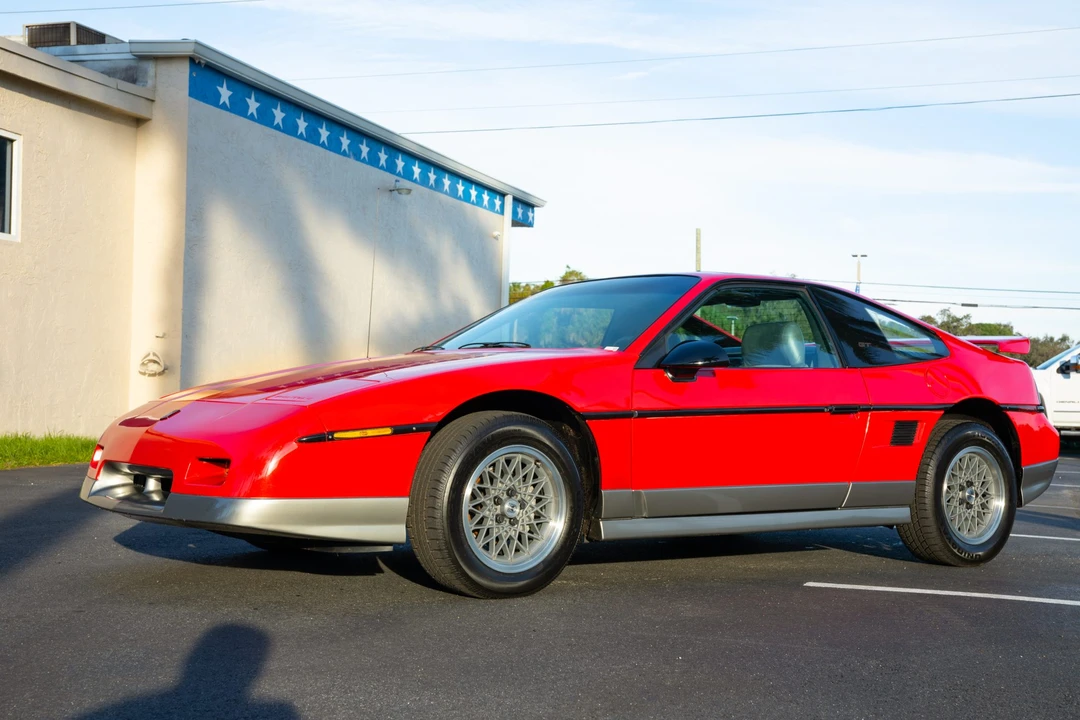 1986 Pontiac Fiero GT - Image 2 of 31