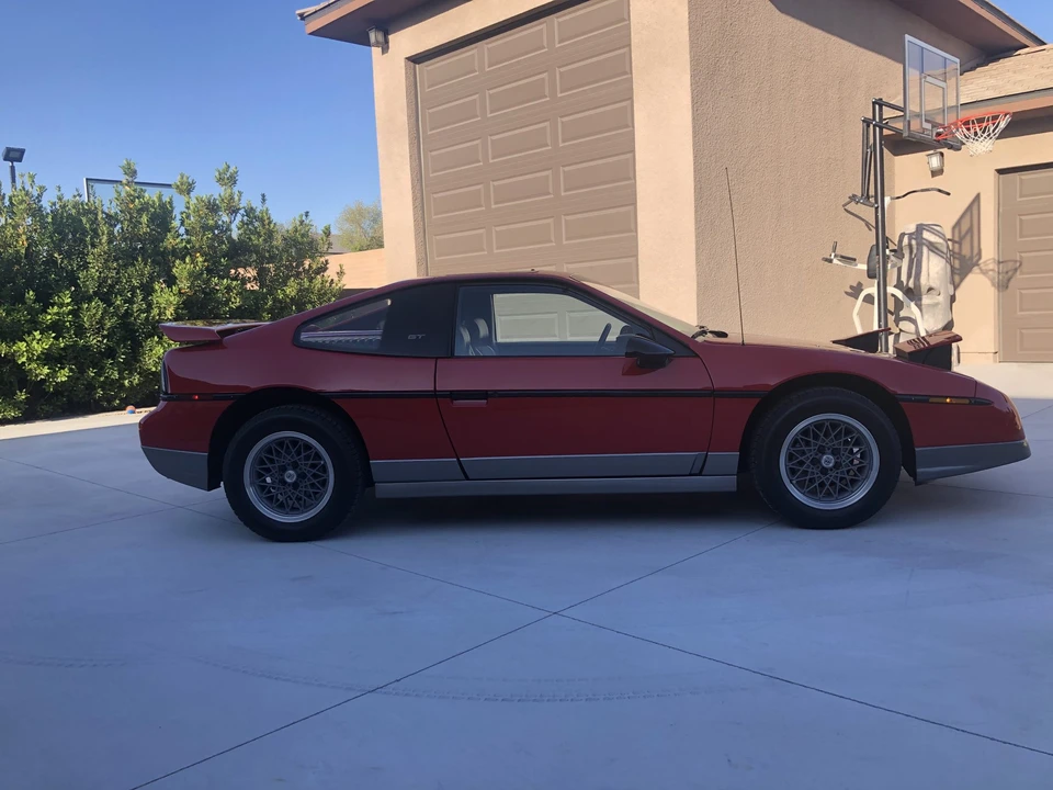 1986 Pontiac Fiero GT - Image 21 of 31