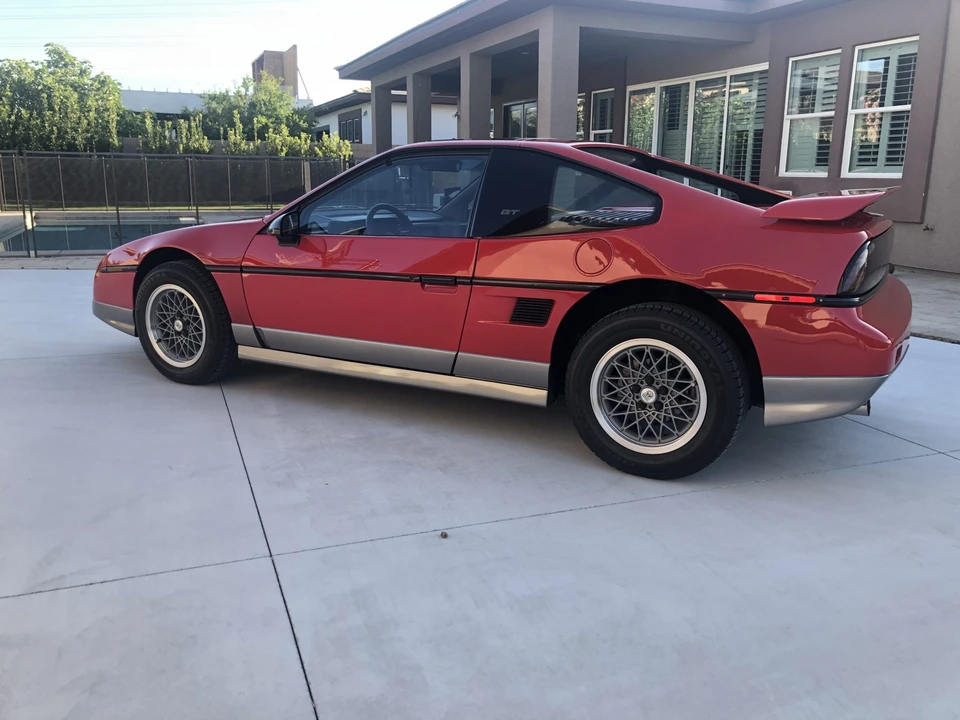 1986 Pontiac Fiero GT - Image 9 of 31