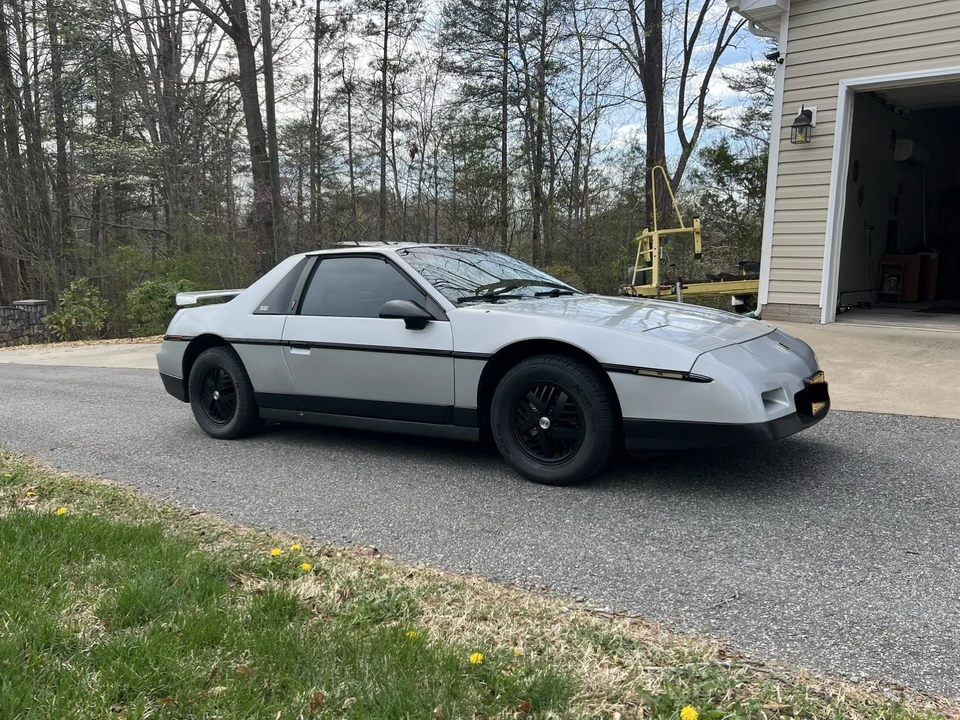 1986 Pontiac Fiero - Image 7 of 14
