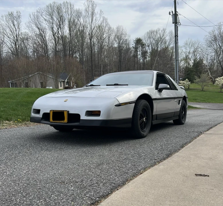 1986 Pontiac Fiero - Image 13 of 14