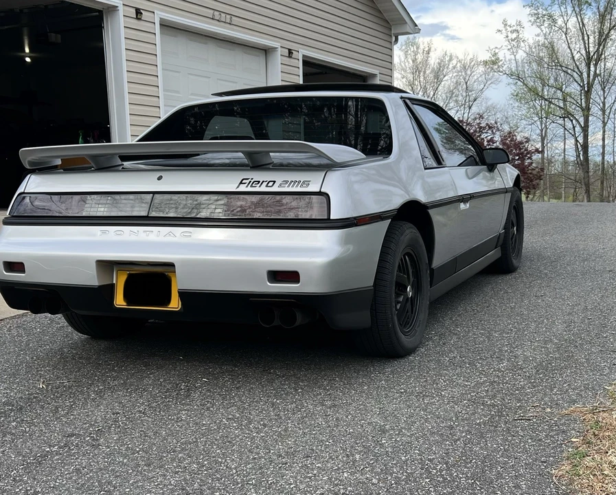 1986 Pontiac Fiero - Image 10 of 14