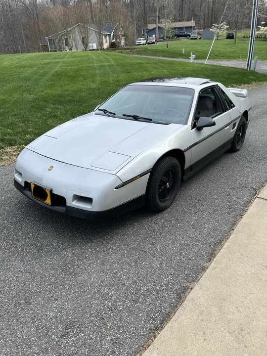 1986 Pontiac Fiero - Image 2 of 14