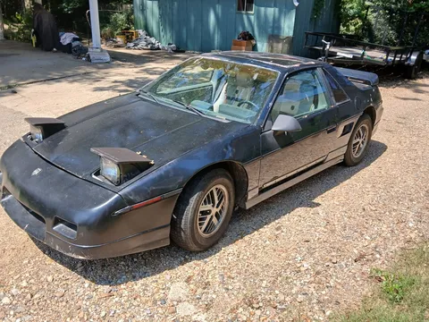 1986 Pontiac Fiero SE