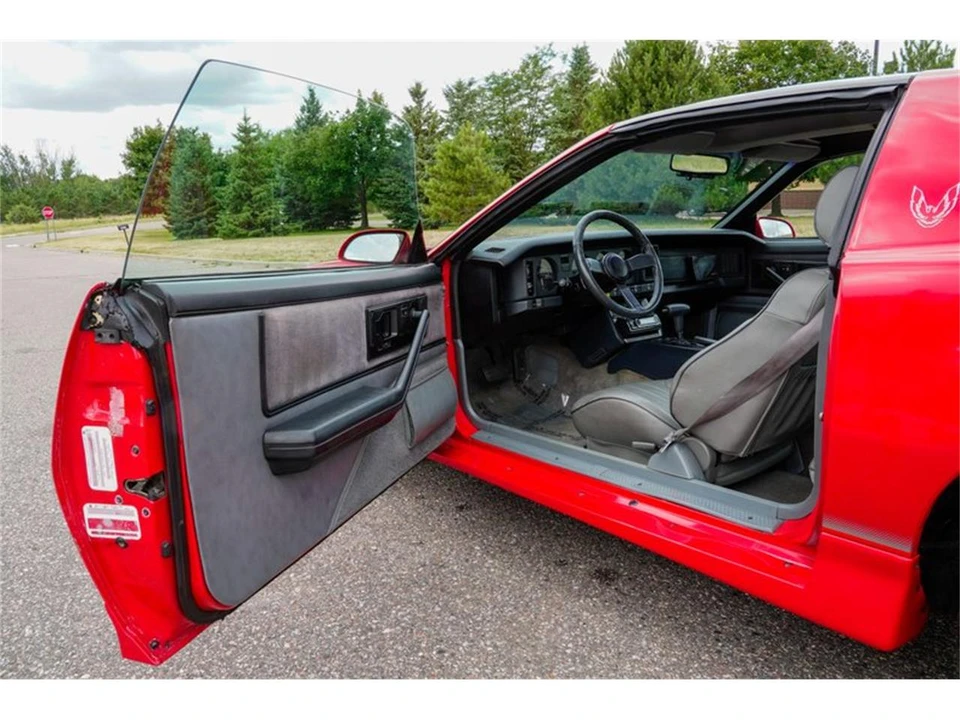 1986 Pontiac Firebird 3rd Gen - Image 10 of 31