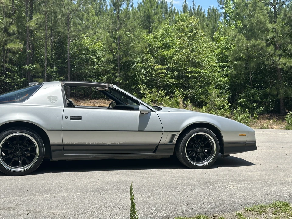 1986 Pontiac Firebird Trans Am 3rd Gen - Image 25 of 31