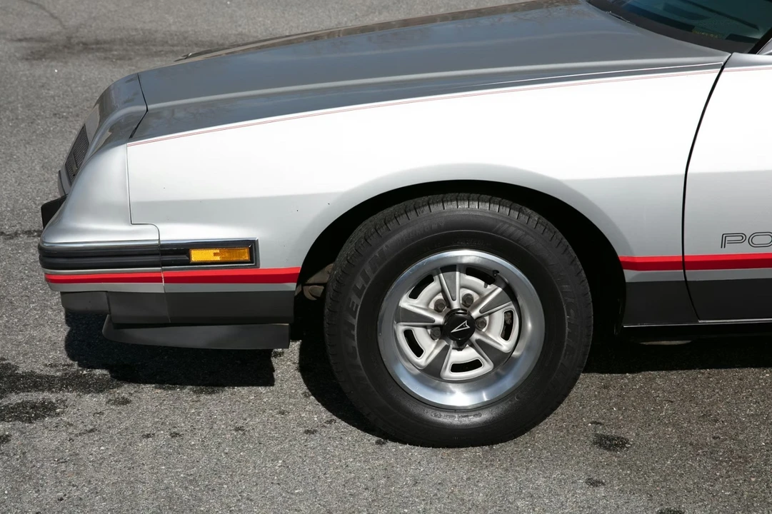 1986 Pontiac Grand Prix 3rd+ Gen - Image 3 of 31