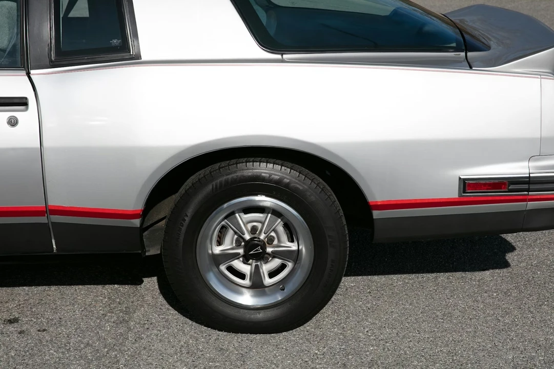 1986 Pontiac Grand Prix 3rd+ Gen - Image 27 of 31