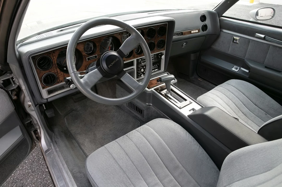 1986 Pontiac Grand Prix 3rd+ Gen - Image 9 of 31