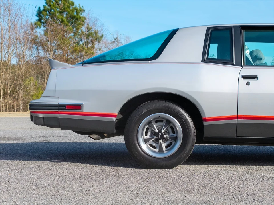 1986 Pontiac Grand Prix 3rd+ Gen - Image 26 of 31