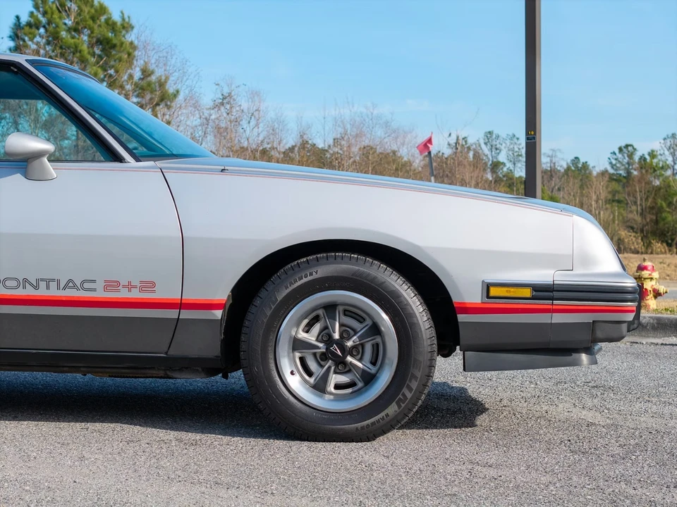 1986 Pontiac Grand Prix 3rd+ Gen - Image 4 of 31