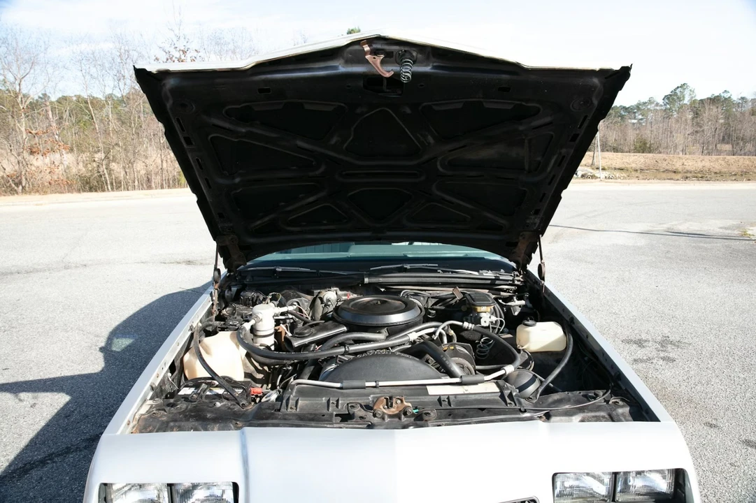 1986 Pontiac Grand Prix 3rd+ Gen - Image 19 of 31