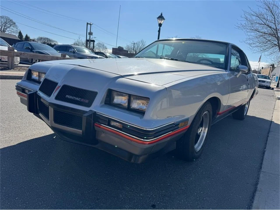 1986 Pontiac Grand Prix 3rd+ Gen - Image 2 of 9