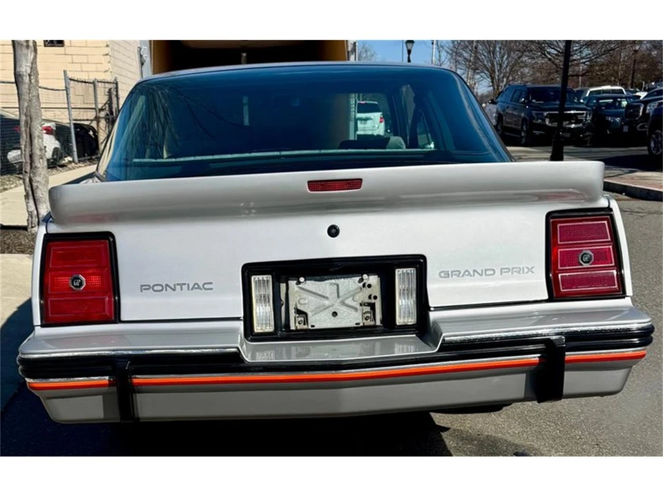 1986 Pontiac Grand Prix 3rd+ Gen - Image 5 of 9