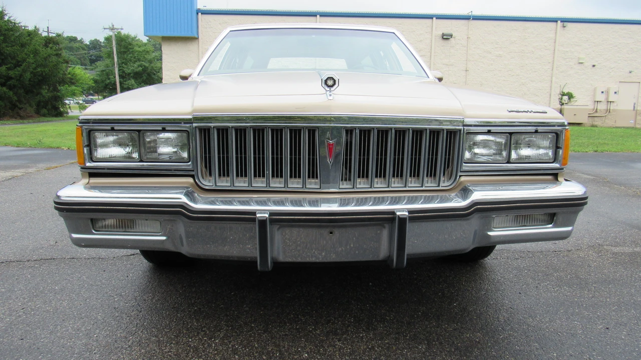 1986 Pontiac Parisienne - Image 8 of 31