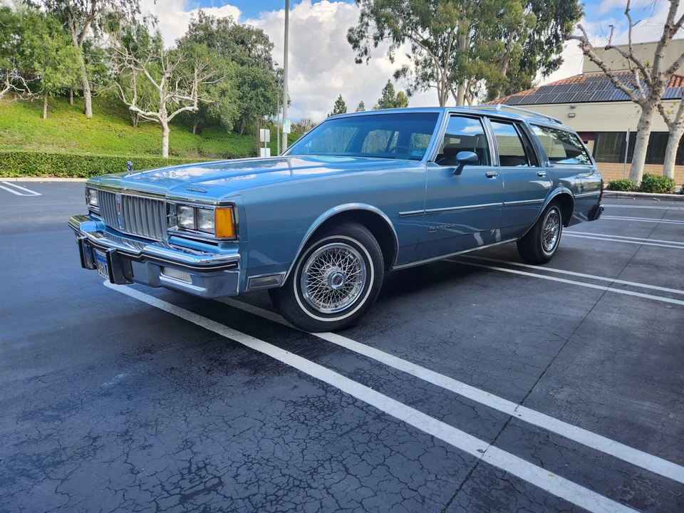 1986 Pontiac Safari - Image 9 of 31