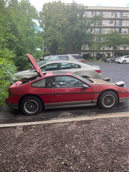 1986 Pontiac Fiero - Image 2 of 8