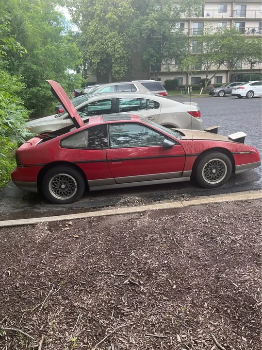 1986 Pontiac Fiero - Image 3 of 8