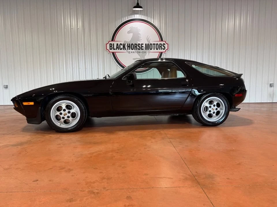 1986 Porsche 928 - Image 2 of 20