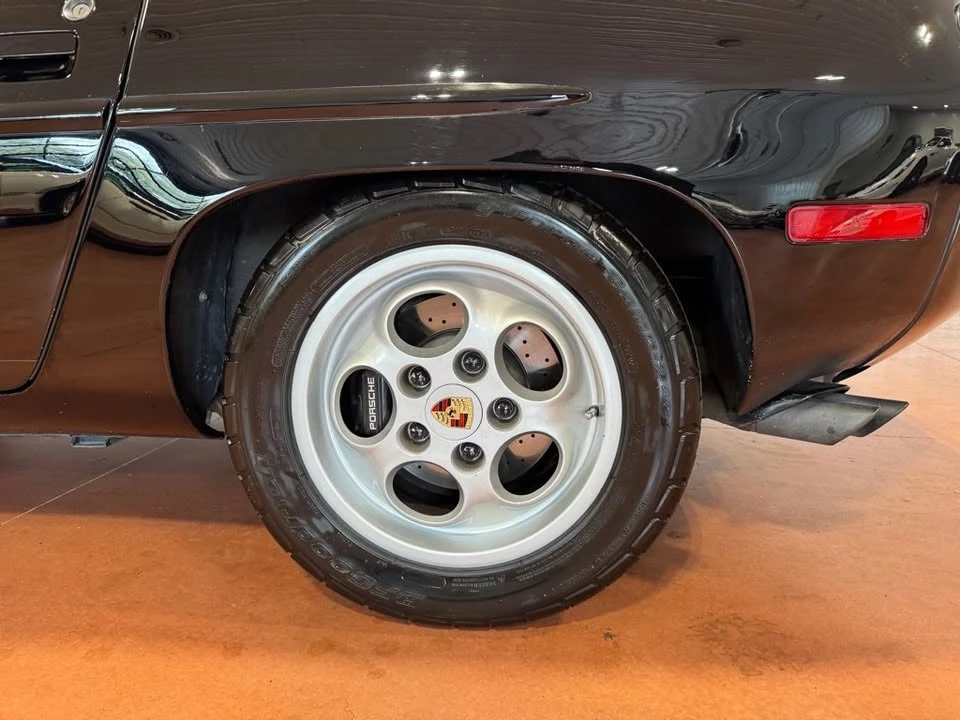 1986 Porsche 928 - Image 13 of 20