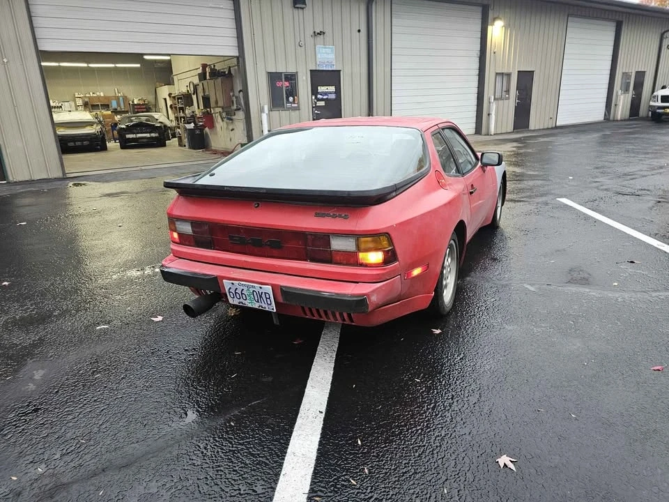 1986 Porsche 944 - Image 4 of 10