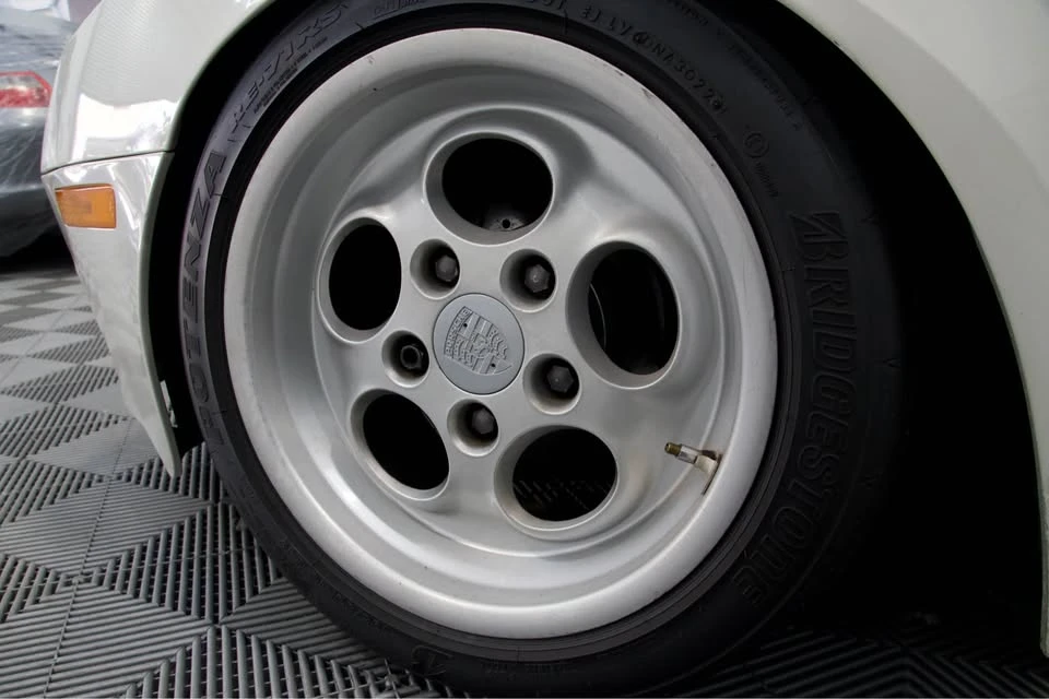 1986 Porsche 944 - Image 5 of 17