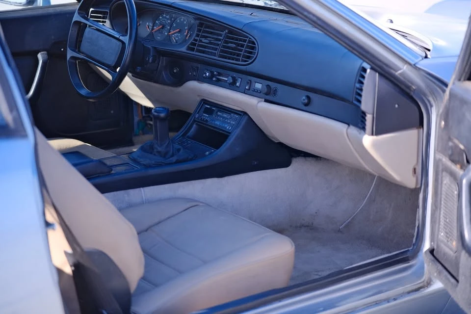 1986 Porsche 944 - Image 16 of 19