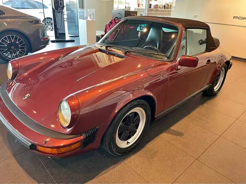 1986 Porsche 911 Carrera Cabriolet 2D