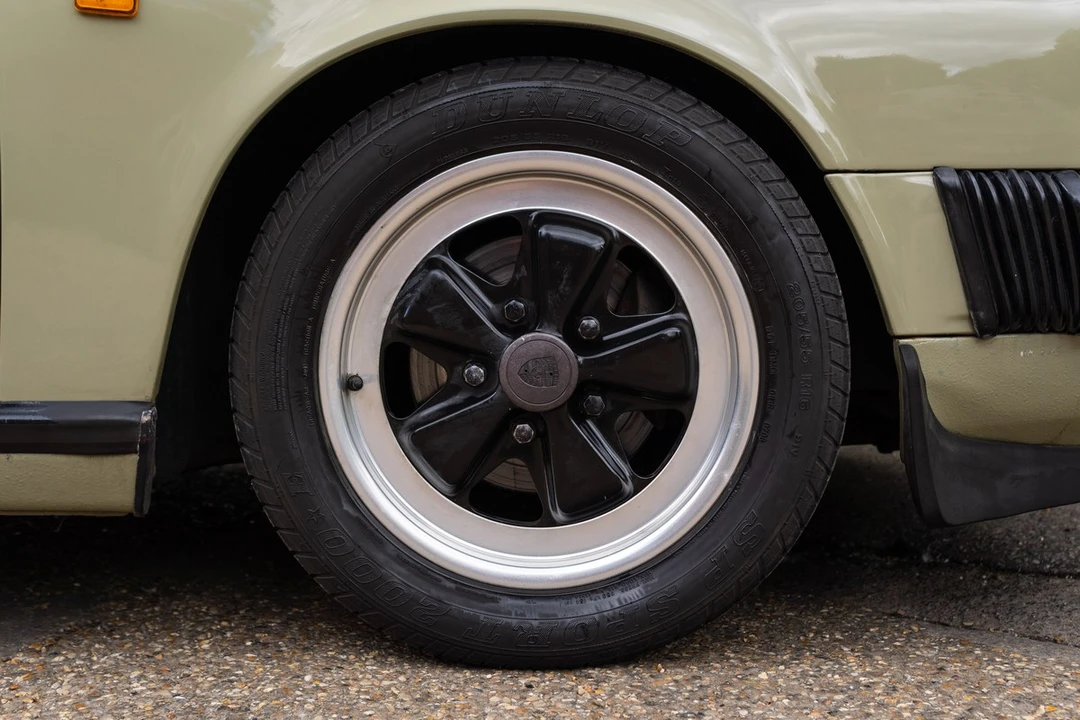 1986 Porsche 911 Carrera 3.2 - Image 17 of 30