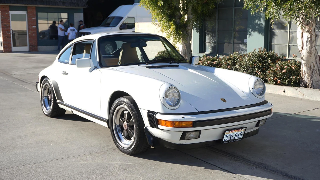 1986 Porsche 911 Carrera 3.2 - Image 2 of 31