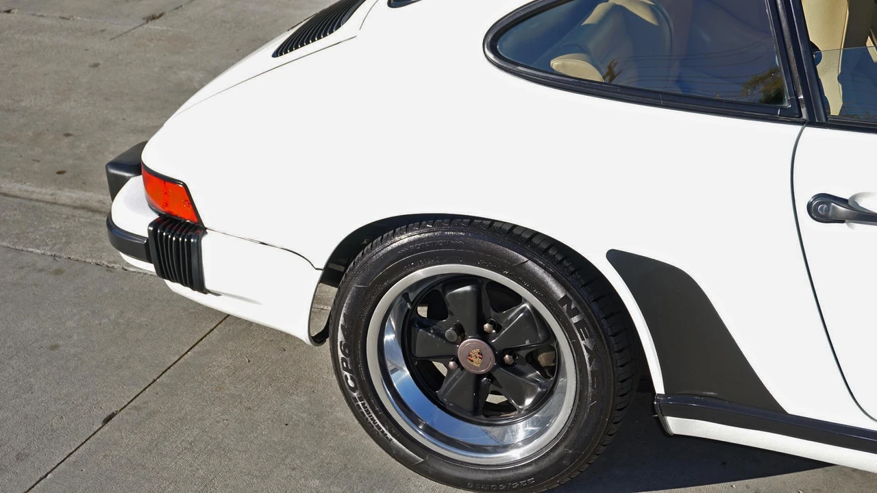 1986 Porsche 911 Carrera 3.2 - Image 16 of 31