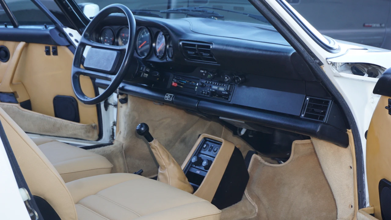 1986 Porsche 911 Carrera 3.2 - Image 27 of 31