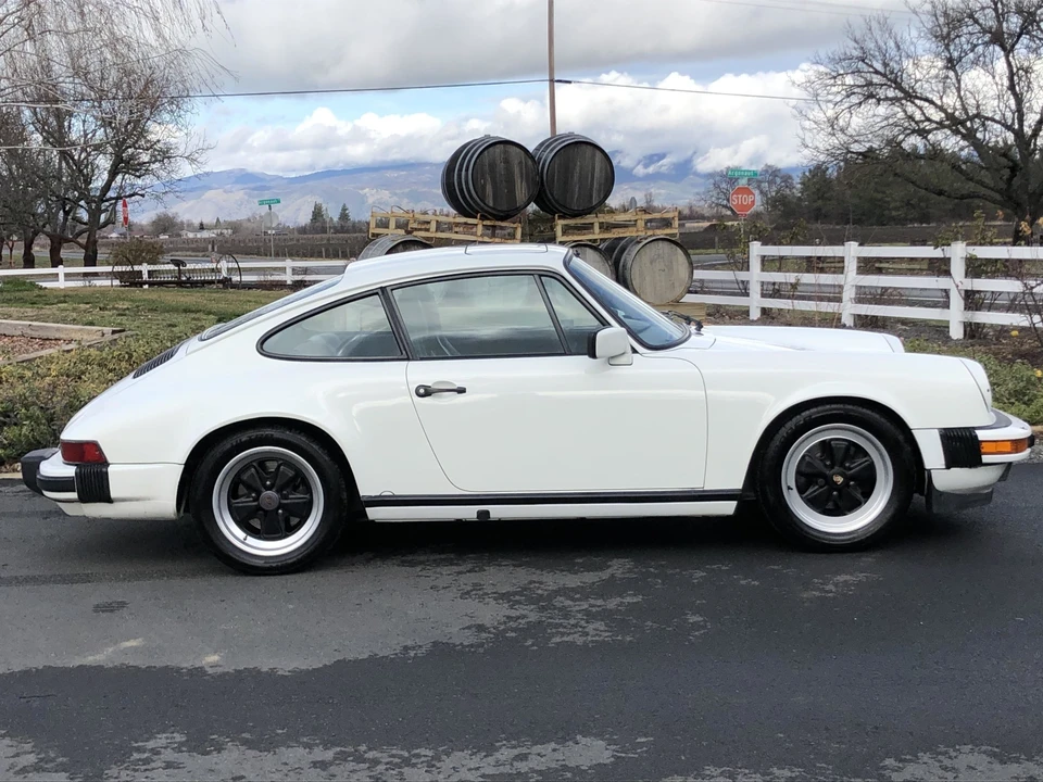 1986 Porsche 911 Carrera 3.2 - Image 12 of 31