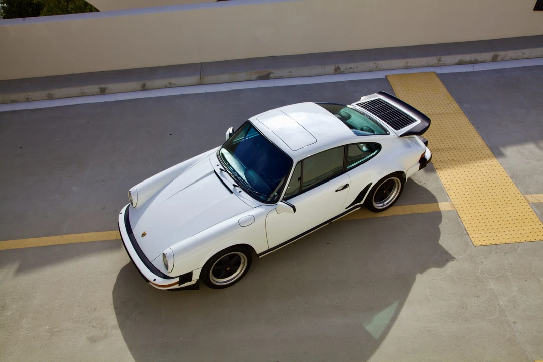 1986 Porsche 911 Carrera 3.2 - Image 2 of 31