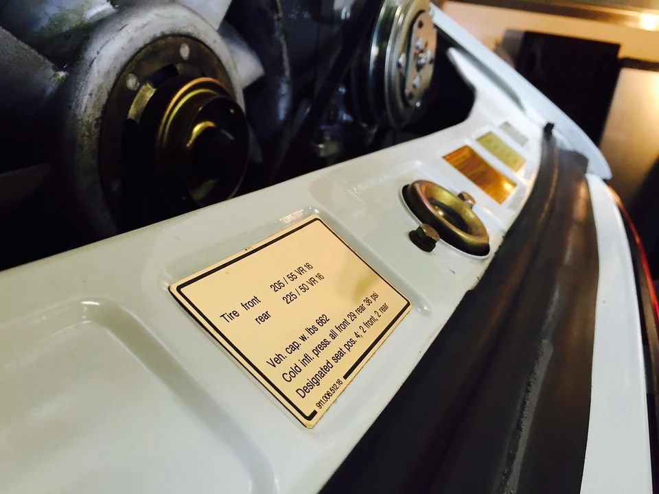 1986 Porsche 911 Carrera 3.2 - Image 23 of 31