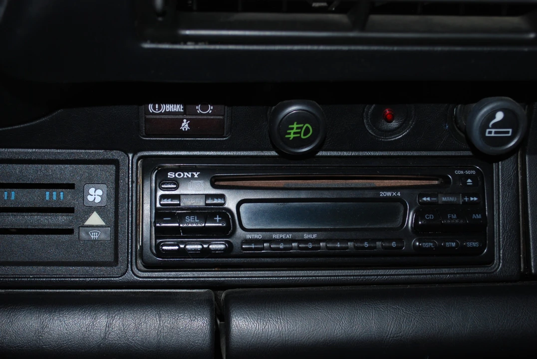 1986 Porsche 911 Carrera 3.2 - Image 28 of 31