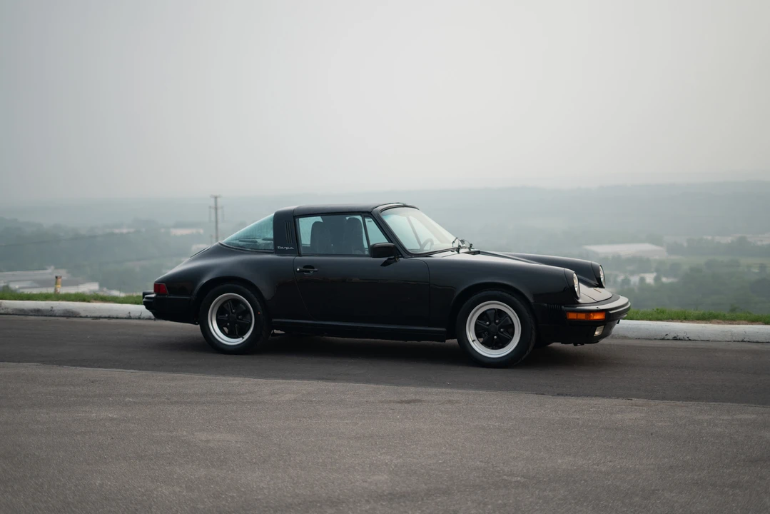 1986 Porsche 911 Carrera 3.2 - Image 25 of 31