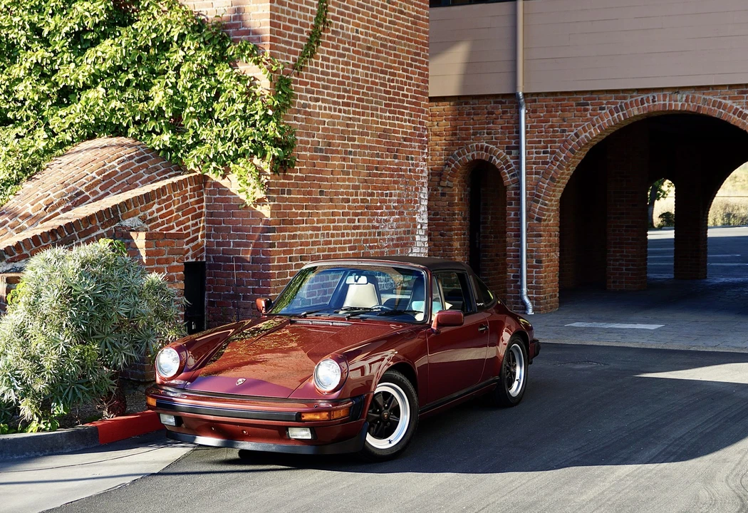 1986 Porsche 911 Carrera 3.2 - Image 9 of 31